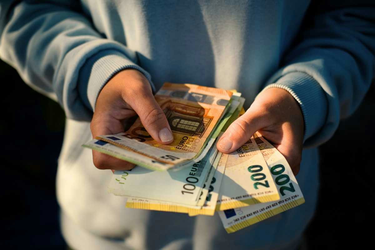 Dicembre 2025 regala pensioni più alte: niente addizionali, maxi cedolino con bonus extra e doppia mensilità