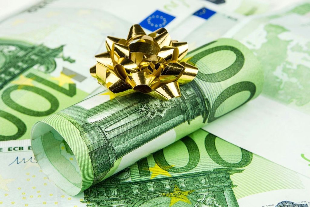 Dicembre 2025 regala pensioni più alte: niente addizionali, maxi cedolino con bonus extra e doppia mensilità