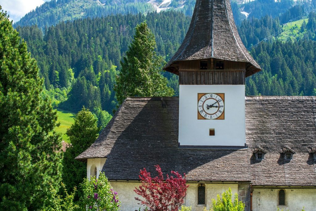 Viaggio da Domodossola a Berna: il Trenino Verde e i mercatini di Natale incantati tra le Alpi